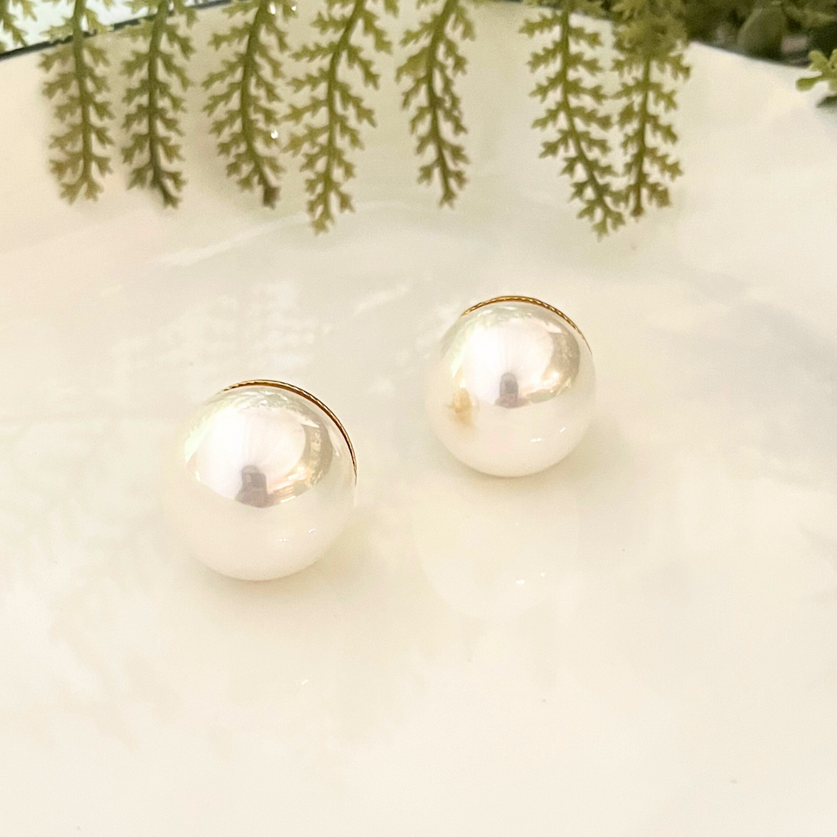 20mm Pearl Studs With Clip- White