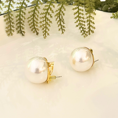 20mm Pearl Studs With Clip- White