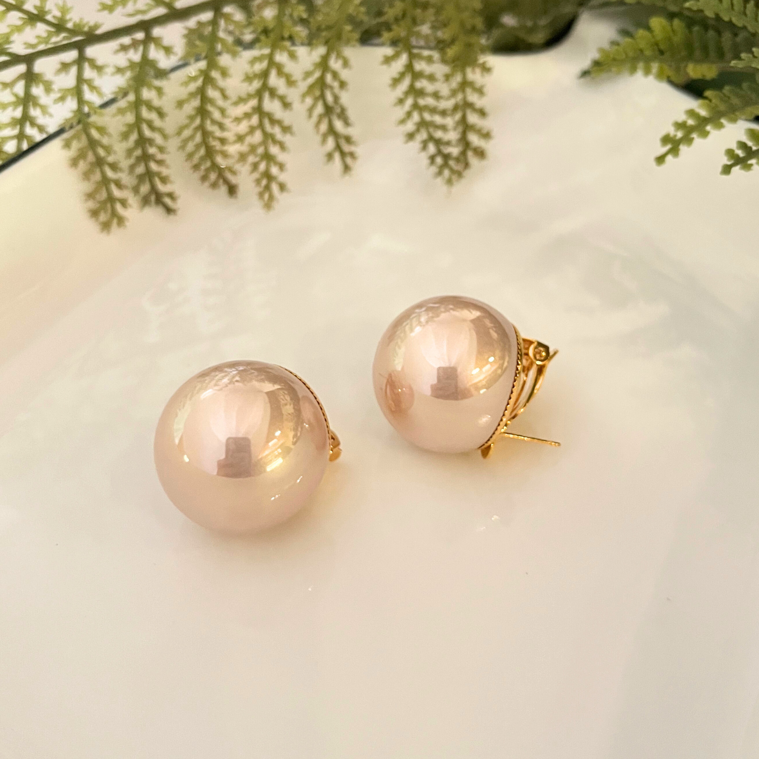 25mm Pearl Studs With Clip- White