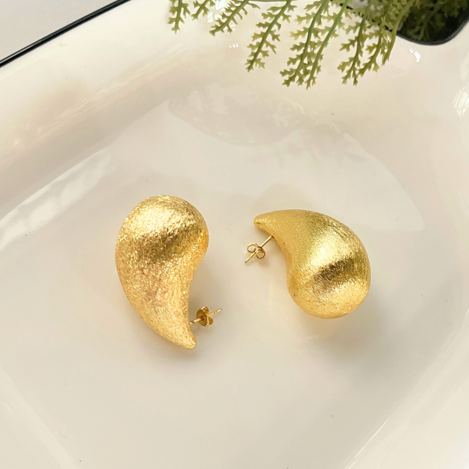 Teardrop Gold Textured Ear Studs (Large)